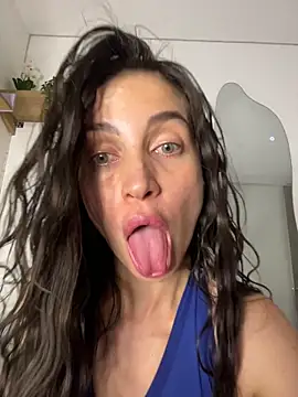 karinasantos  online show from July 16, 1:21 am