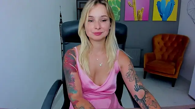 LilFleurish online show from August 3, 9:15 am