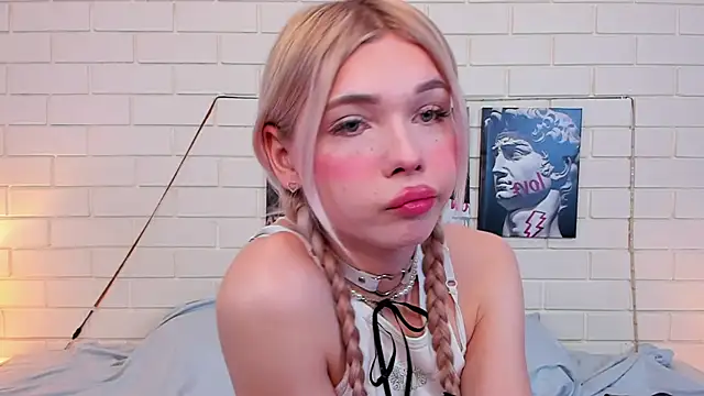 Blondy Fina online show from September 20, 5:06 am