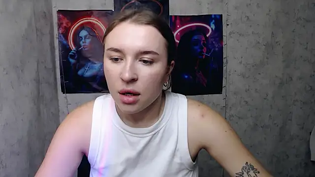 JuliaTopp  online show from November 3, 7:12 am