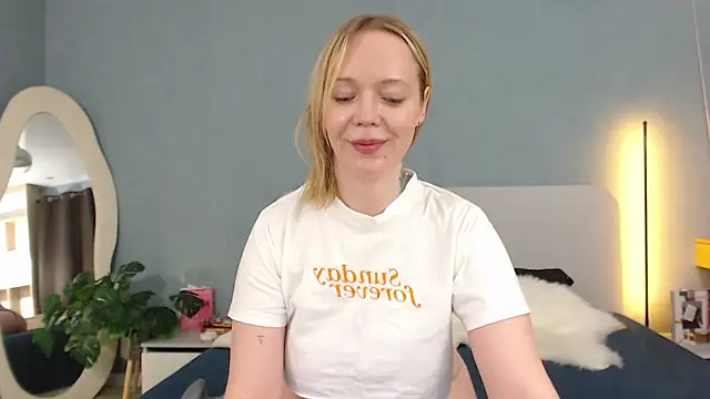 Natalee Love online show from February 5, 11:30 pm