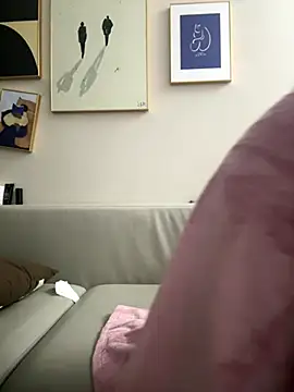 anna yngs online show from October 3, 8:52 am