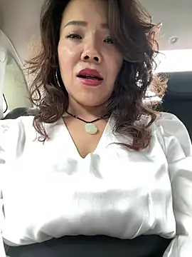 anna yngs online show from July 26, 6:32 am