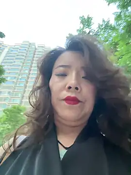 anna yngs online show from June 27, 12:22 pm