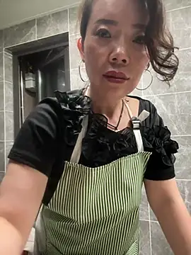 anna yngs online show from July 28, 11:17 am