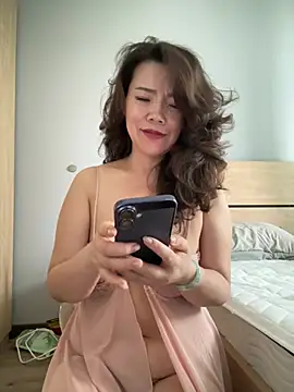 anna yngs online show from July 25, 4:30 am