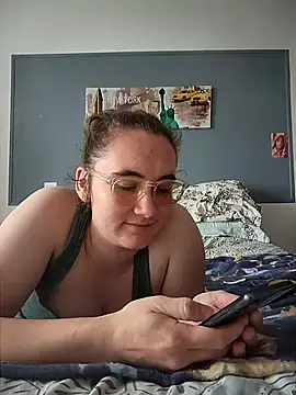 AndHerXO online show from May 7, 11:47 am