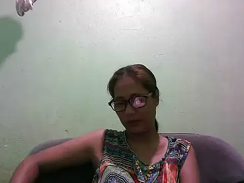 HotLadyPinay32 online show from June 26, 11:17 pm