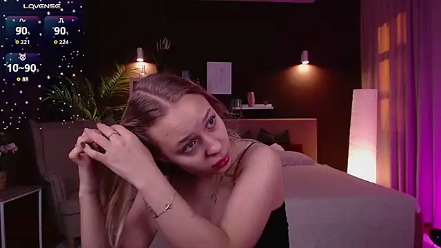 Snapshot of Pooja_Hegde chatting on September 30, 1:11 am Pooja Hegde online show from September 30, 1:11 am