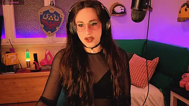 Zesty Peach online show from June 7, 11:11 pm
