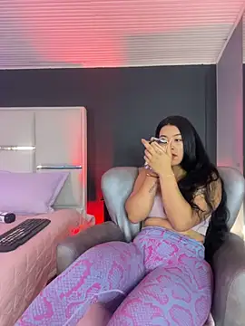 BellaFernandez   online show from July 1, 1:10 pm