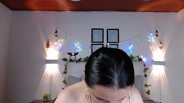 Megan 05  online show from January 6, 6:33 pm