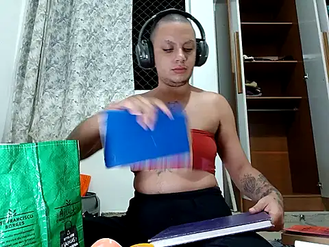 ttransviado online show from November 12, 5:05 am