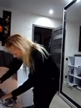 KissMiSveet online show from November 9, 7:59 am