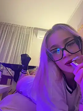 marnemzavar444 online show from March 5, 9:21 pm