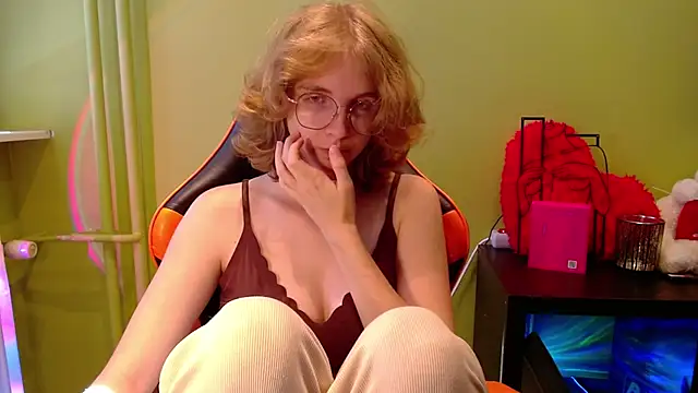 juicyPenny online show from August 7, 7:48 am