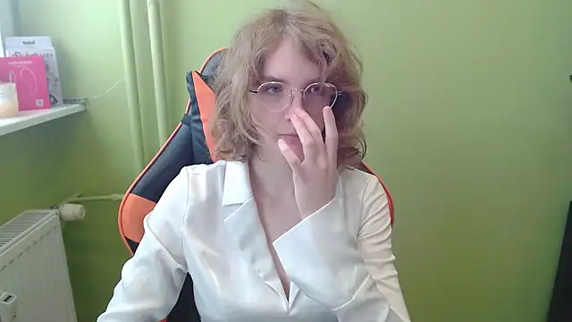 juicyPenny online show from January 6, 9:02 am