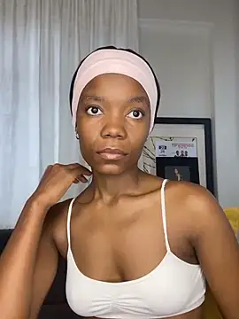 prettydollyy online show from March 6, 7:25 am