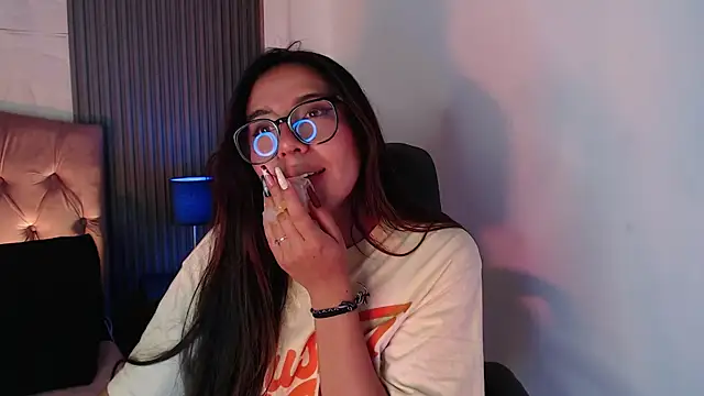 Bonnali lune online show from November 1, 10:03 pm