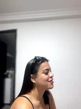 JuanitaMore01 online show from December 22, 11:30 pm