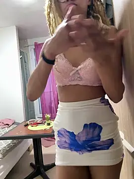 sexentrevoisin online show from March 7, 5:42 pm