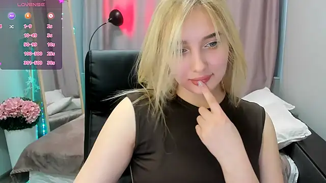 TaisiaHot online show from May 2, 8:17 am