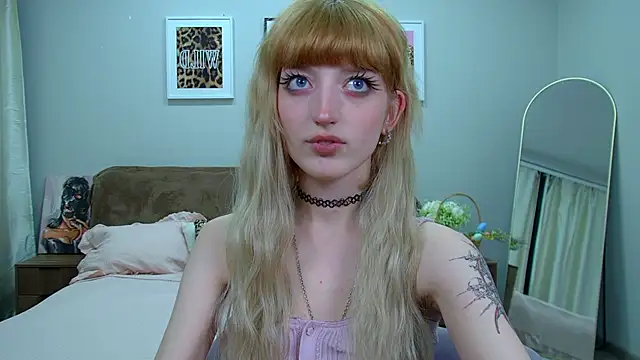 MistyMarlo online show from April 25, 5:43 pm
