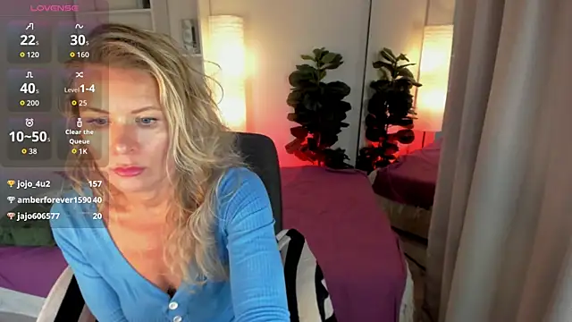 Julia Giulia online show from July 14, 2:05 am