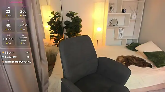 Julia Giulia online show from May 1, 9:51 pm