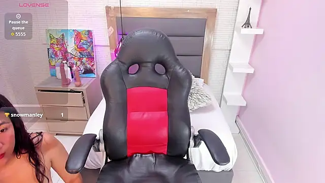 TIFFANY BELLO online show from November 18, 3:18 am