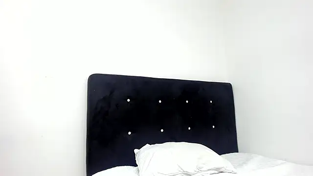 RoxanaBorns  online show from February 12, 5:09 am