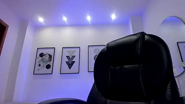 Karliie kloss  online show from March 13, 4:36 am