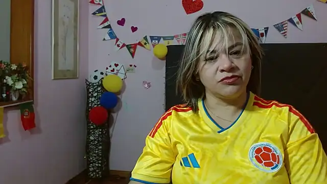 pamela echeverria online show from June 27, 11:44 am