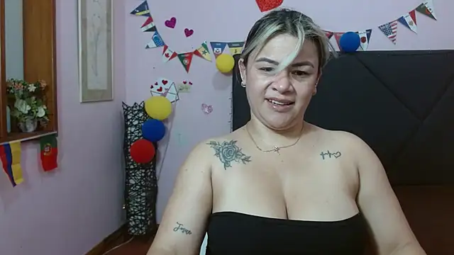 pamela echeverria online show from July 6, 11:15 am