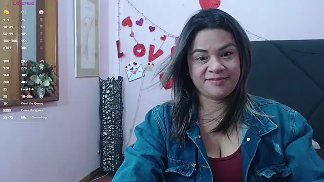 pamela echeverria online show from April 28, 11:14 am