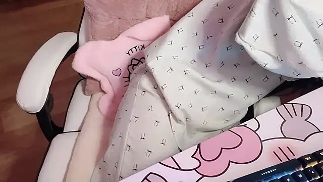 keelinnn19 online show from March 15, 6:43 pm