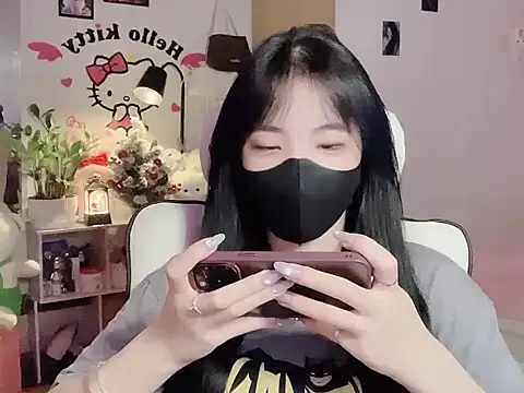 keelinnn19 online show from December 13, 7:53 pm