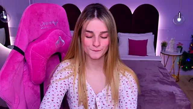 SweetyLicky online show from December 15, 8:14 pm