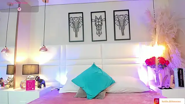 Viollet xoxo online show from November 13, 10:53 pm