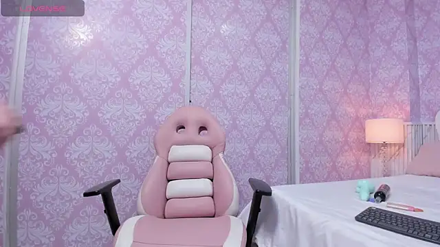 Snapshot of BabyAngel18_ chatting on September 15, 10:56 am BabyAngel18 online show from September 15, 10:56 am