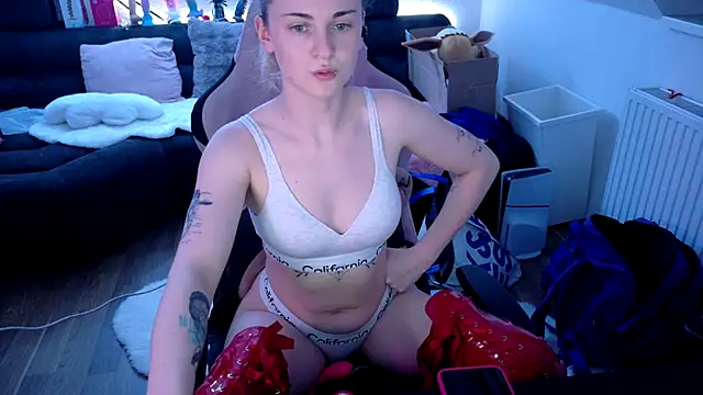Melly4You online show from July 11, 8:42 pm