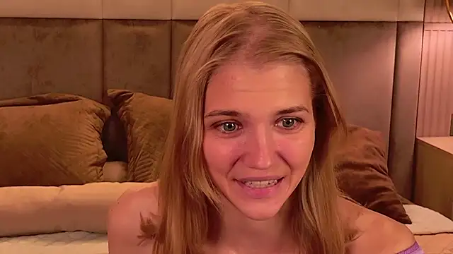 4example Chloe online show from June 13, 6:00 am