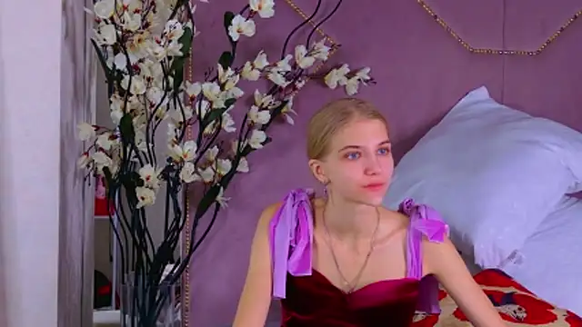 4example Chloe online show from November 1, 10:41 am