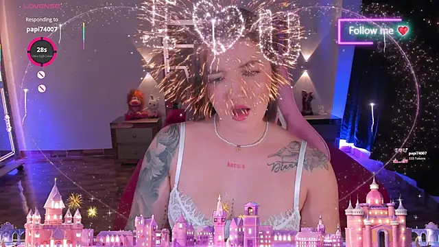lunaarose online show from May 31, 3:34 am