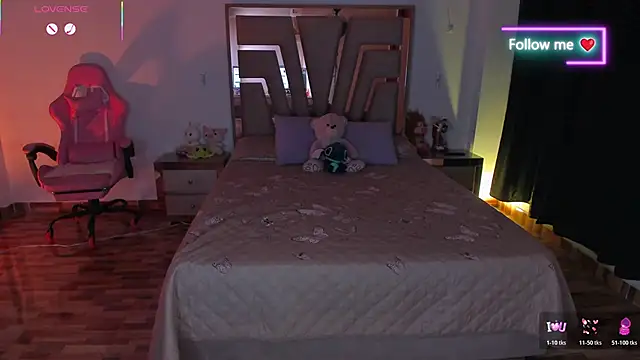 lunaarose online show from February 7, 5:33 am