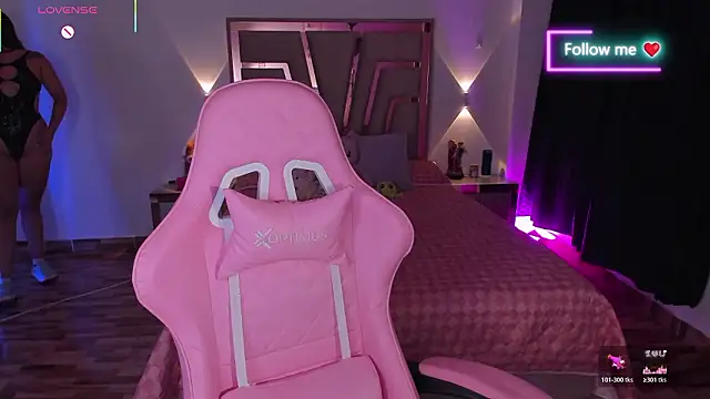 lunaarose online show from February 25, 4:33 am