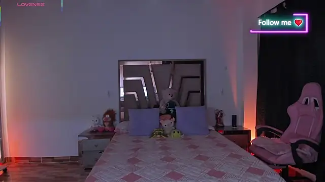 lunaarose online show from April 30, 4:07 am