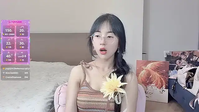 nini a online show from February 26, 7:18 am