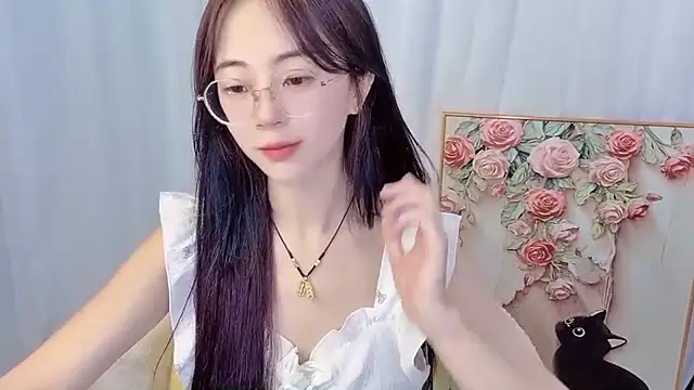 nini a online show from July 31, 2:07 pm