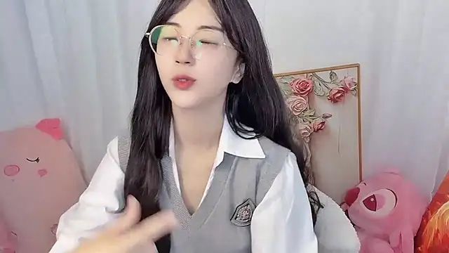 nini a online show from June 28, 1:56 am